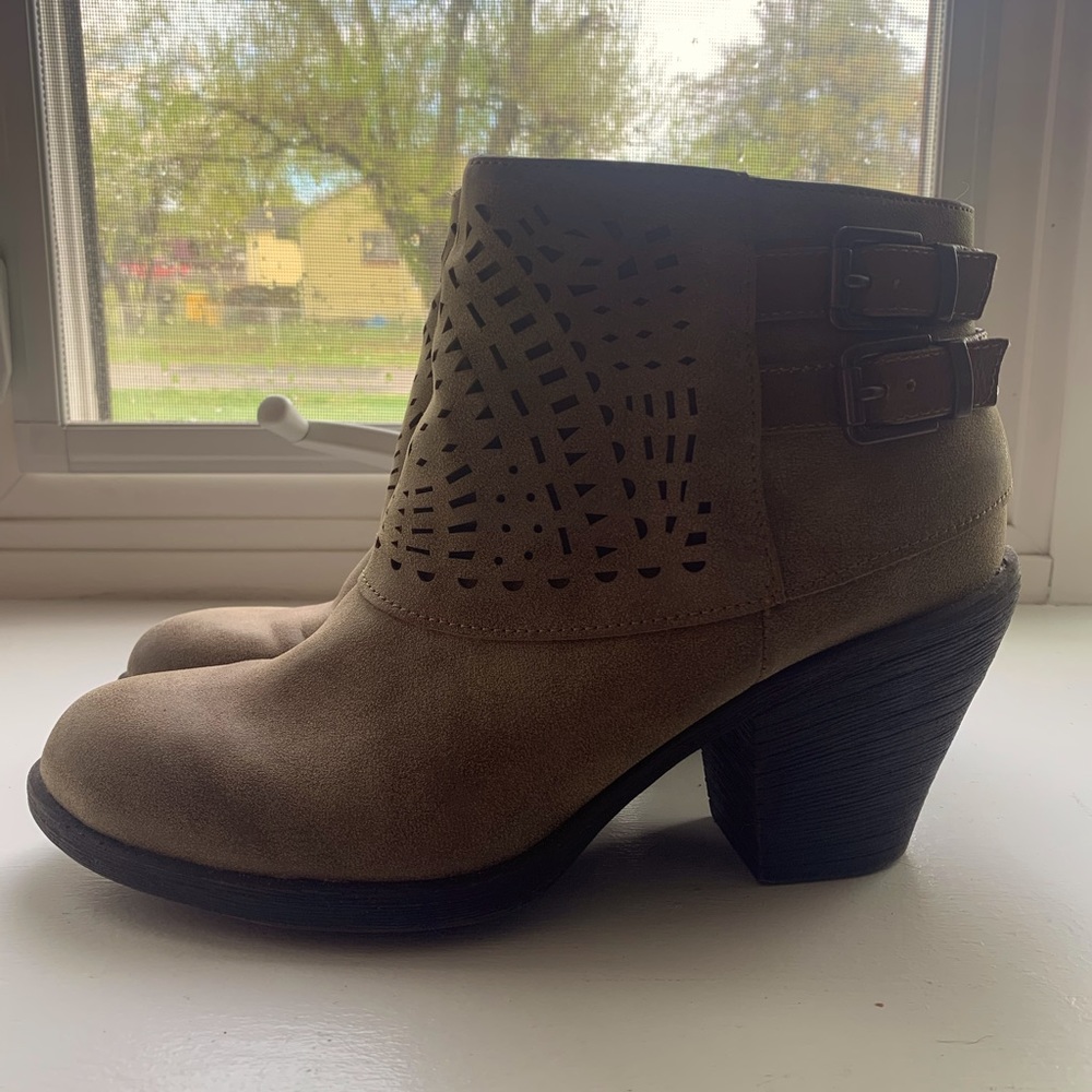 Low cut cowgirl boots BoHo